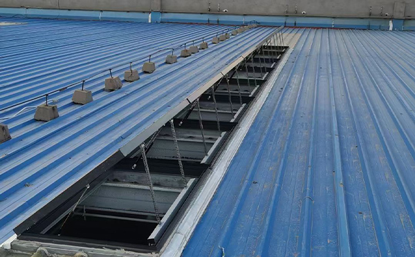 某城市大型商业综合体中庭澄城排烟窗工程